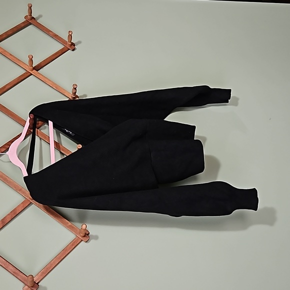 Off shoulder balck sweater size L Love Tree - Picture 1 of 4